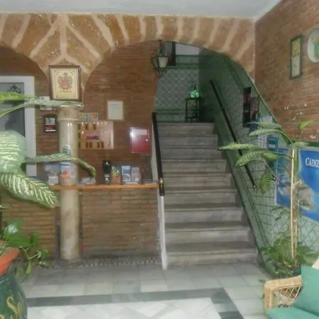 太阳中心旅馆 *