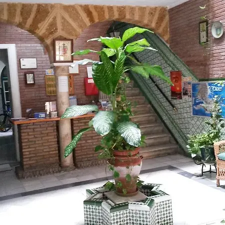 招待所 太阳中心旅馆 加的斯