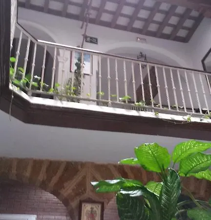 太阳中心旅馆 *