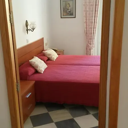 太阳中心旅馆 *