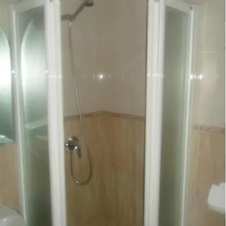 太阳中心旅馆 *