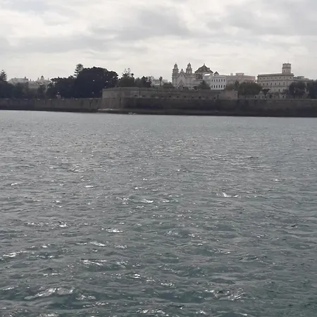 招待所 太阳中心旅馆 加的斯